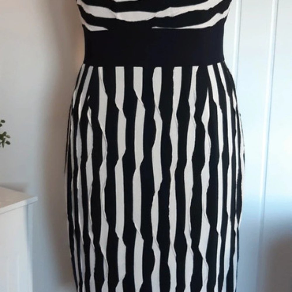Per Una Black/Cream Wavy Striped Dress Size 14